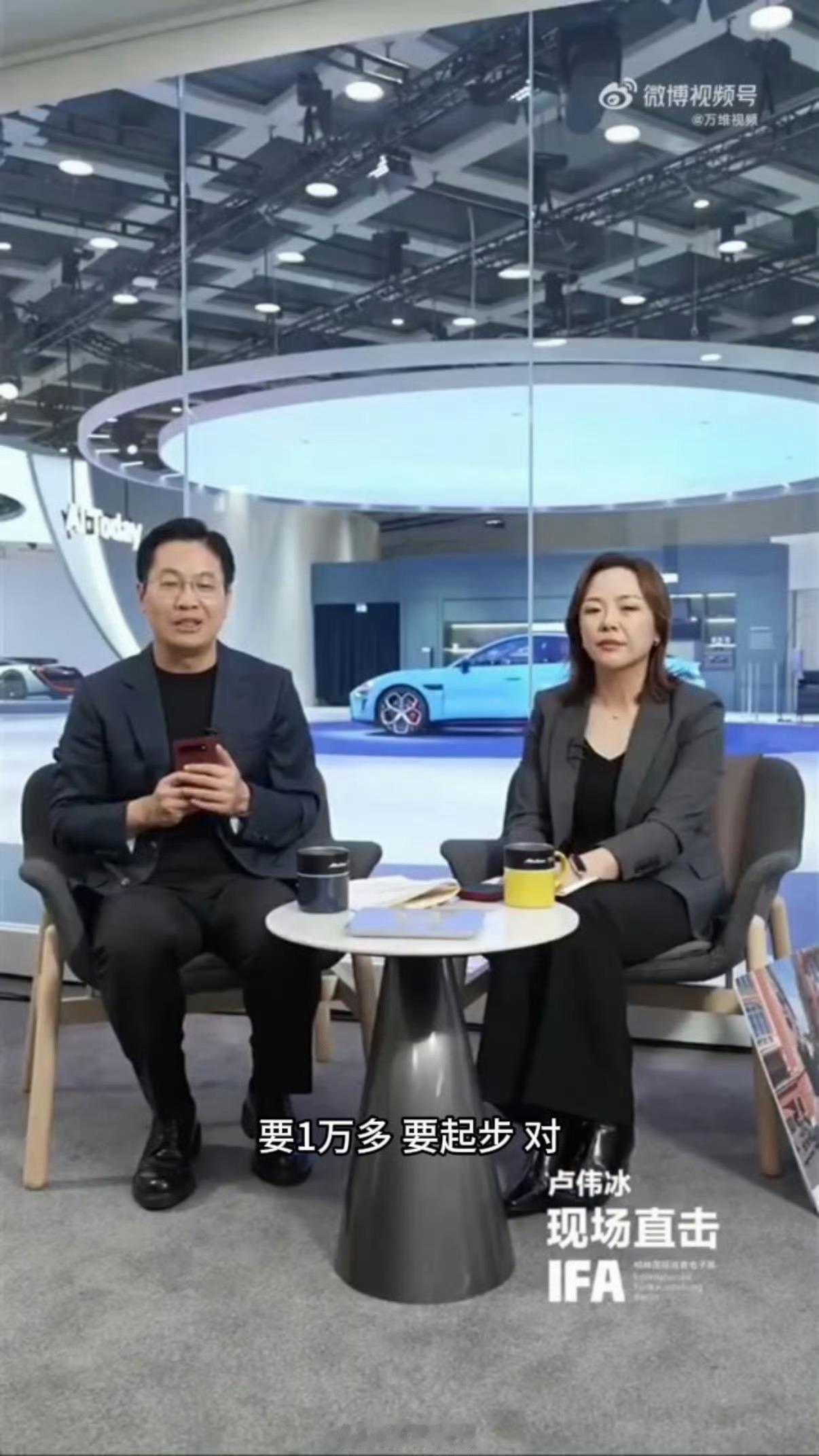 卢伟冰称小米18Fold起售价过万能明显感觉到，现在国产折叠屏终于敢于把背后的成