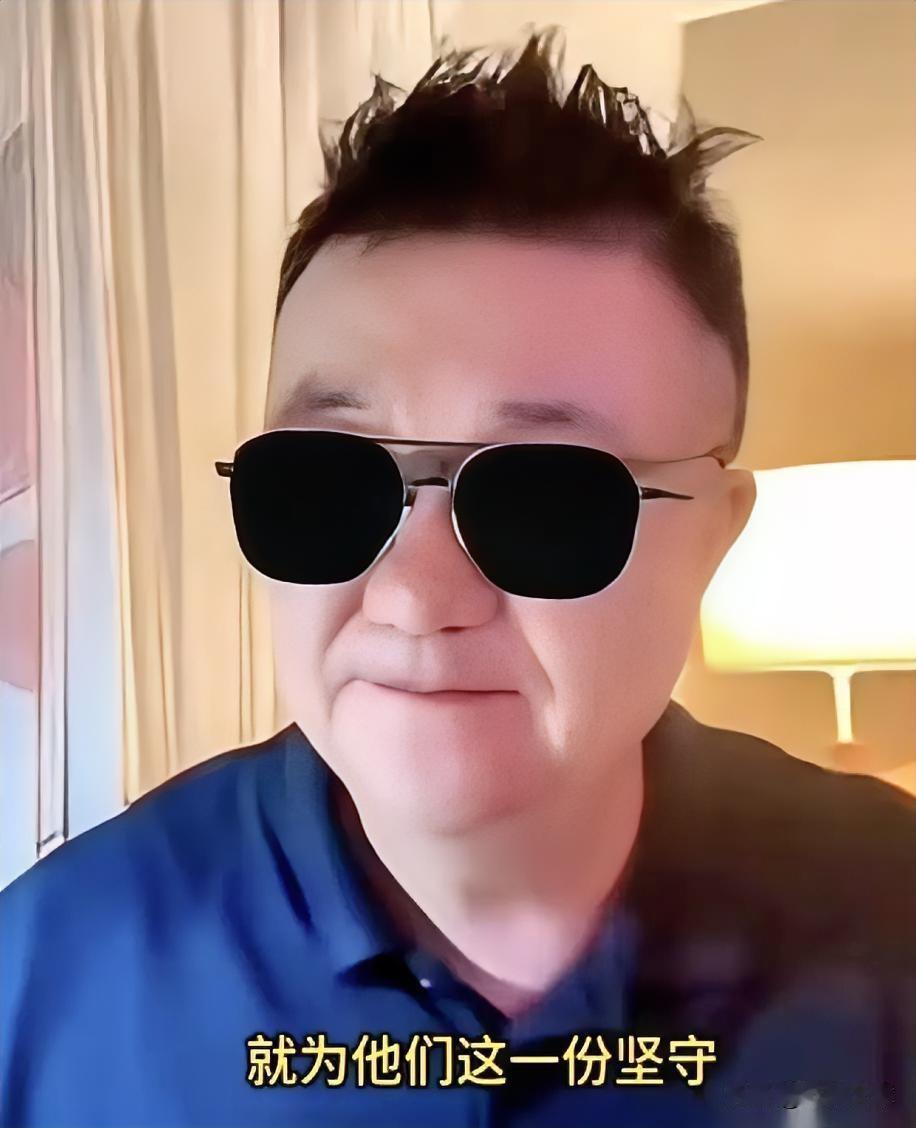 董路直播的时候，自己抖了个猛料。
他说，李铁刚进去那会儿，他发了条朋友圈，底下冷
