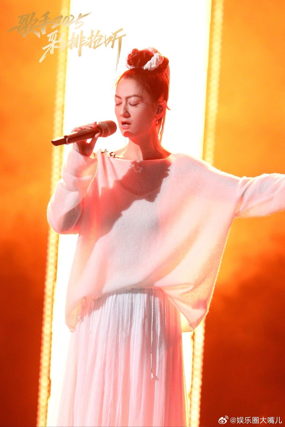 歌手2025彩排直击 者来女总是带着她的绮丽与热情登上舞台，今晚19:45她将用