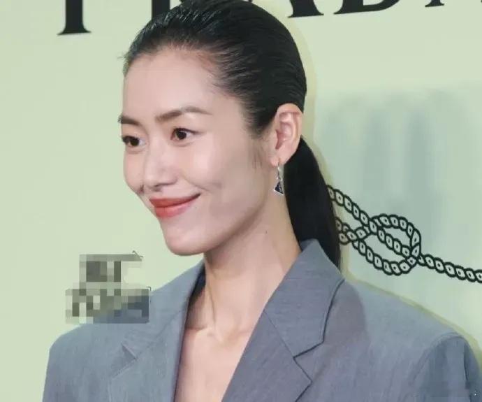 刘雯终于胖了点，就算是超模，也不能一味追求极致的瘦 ​​​
