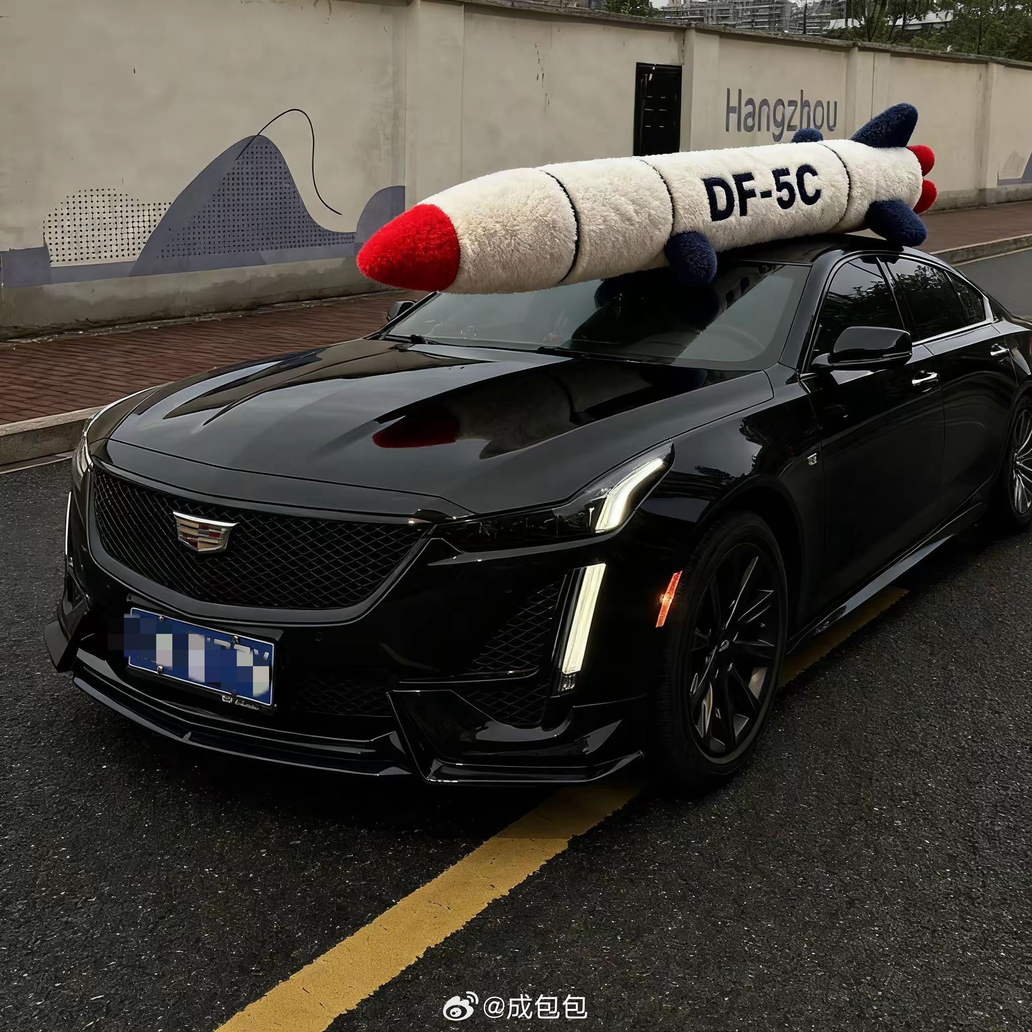 凯迪拉克[超话]  凯迪搭配DF5C这属于魔法对轰了凯迪拉克ct5 ​​​