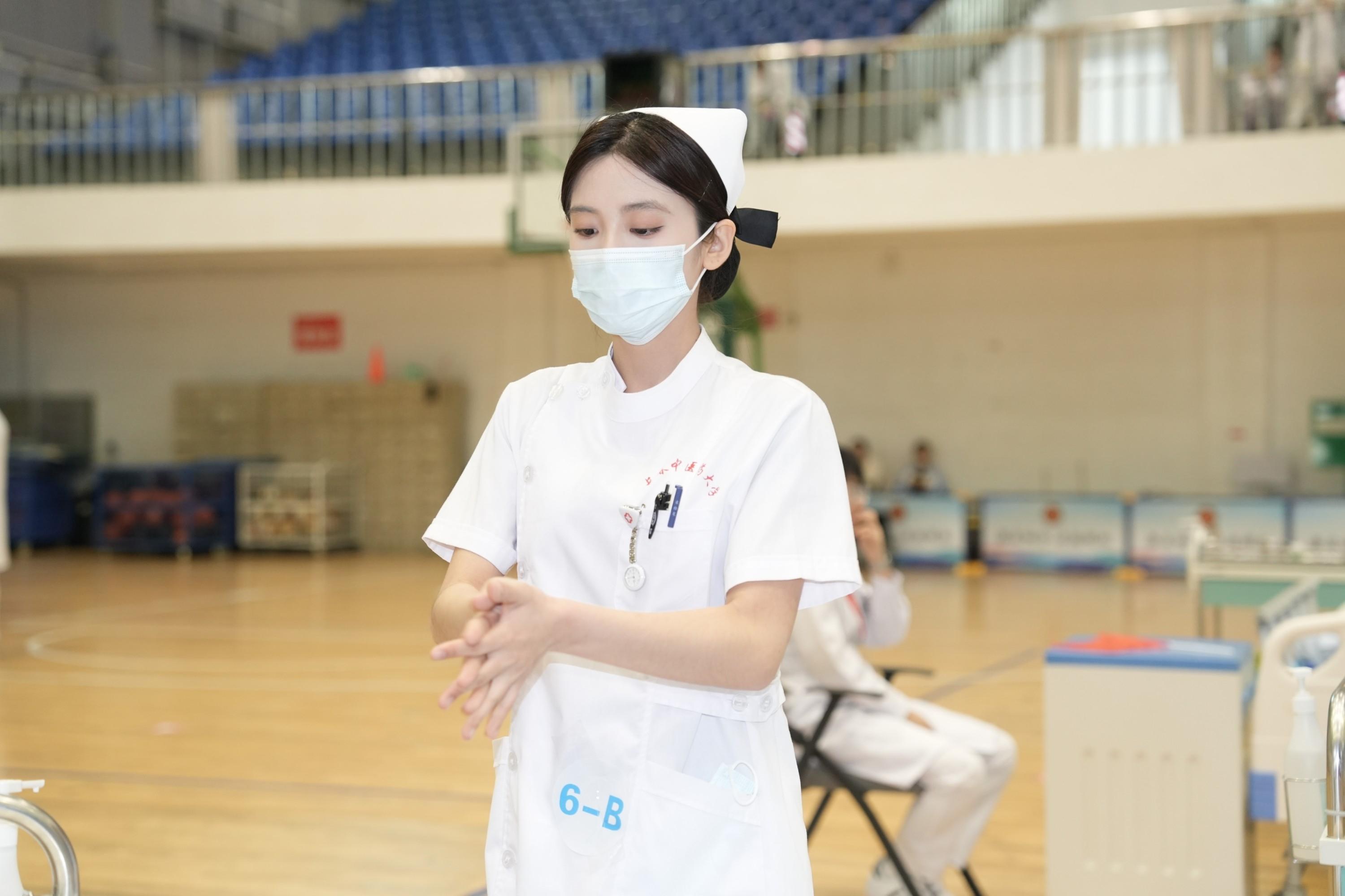 对于第一次参加这类比赛的我 紧张  焦虑  担心 这三整天的练习我已经...