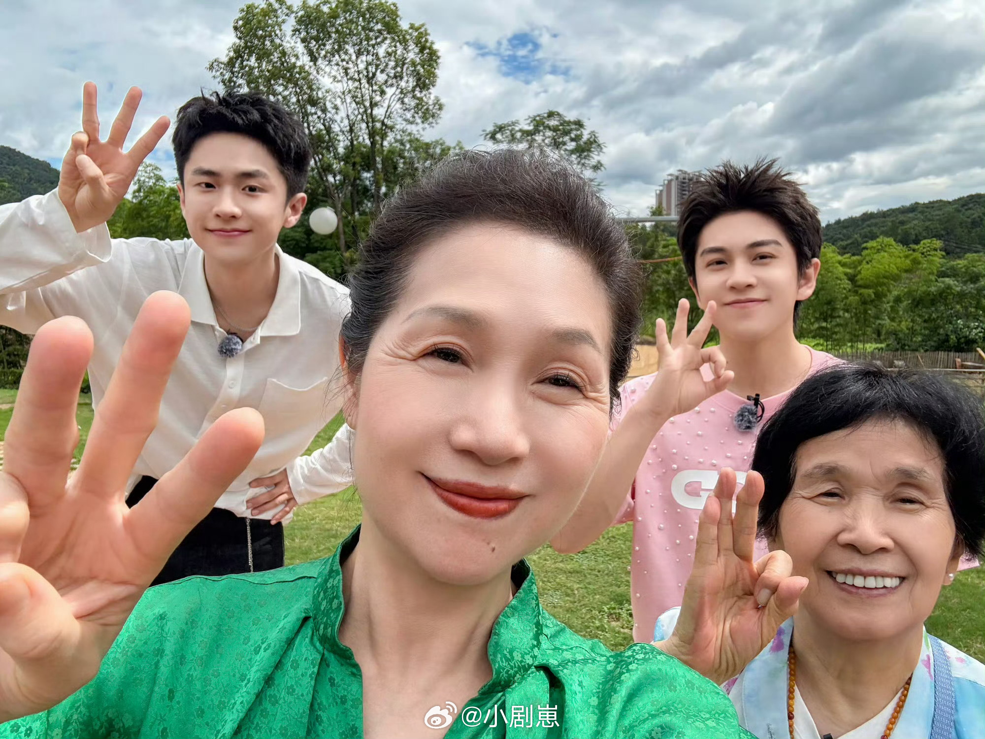 武艺外婆到底在说什么谁懂！《搞笑艺家人》武艺外婆方言“rap”难倒节目组，找人翻