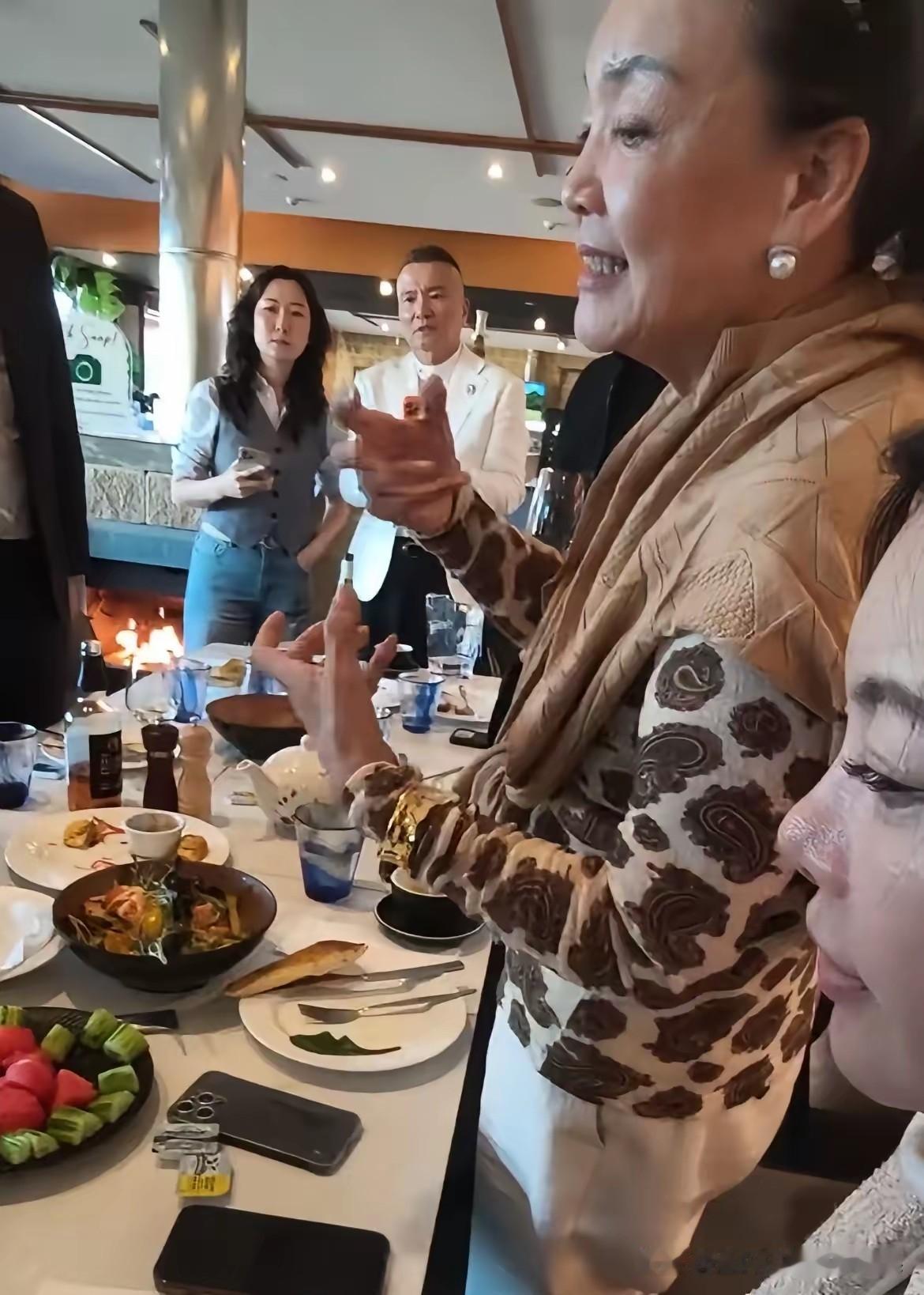 你瞅瞅不少大老板，聊创业往事能跟你唠半天，可一提自家产品，没啥热情，显得可有可无