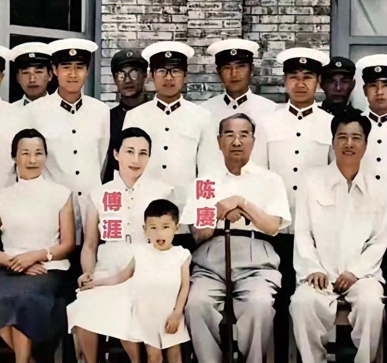 1960年6月7日，陈赓大将（时任国防部副部长兼哈军工院长）与夫人傅涯在太原78