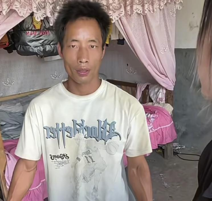 这几天很多人问？杨玉敏是谁？为啥这么多人关注她
5天了，杨玉敏老公那件白色T恤一