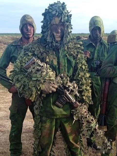 古巴政府本周向公众发布了精英特种部队“黑黄蜂”（Avispas Negras）成