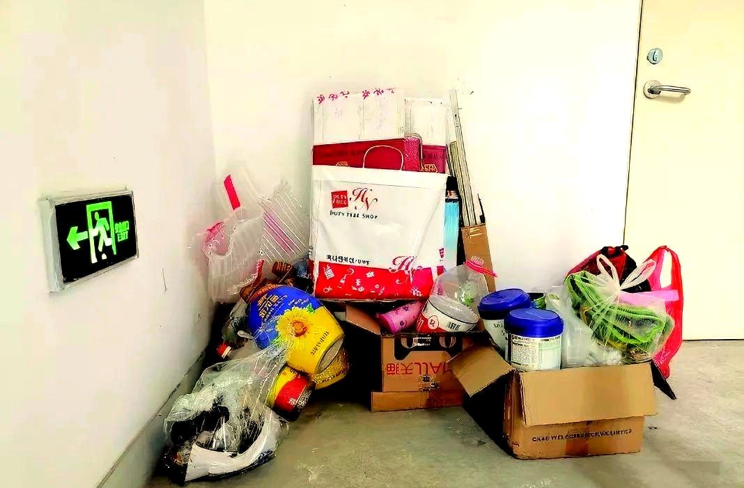 #督促无果后物业清理楼道杂物不侵权#【最高法：家门口≠私人领地，物业清理不侵权】