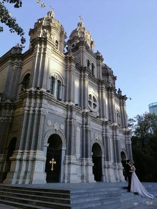 #秋日生活打卡季#秋风起，菊落地，情依依，秋月白，秋色彩，床不赖，晨不怠，心自在