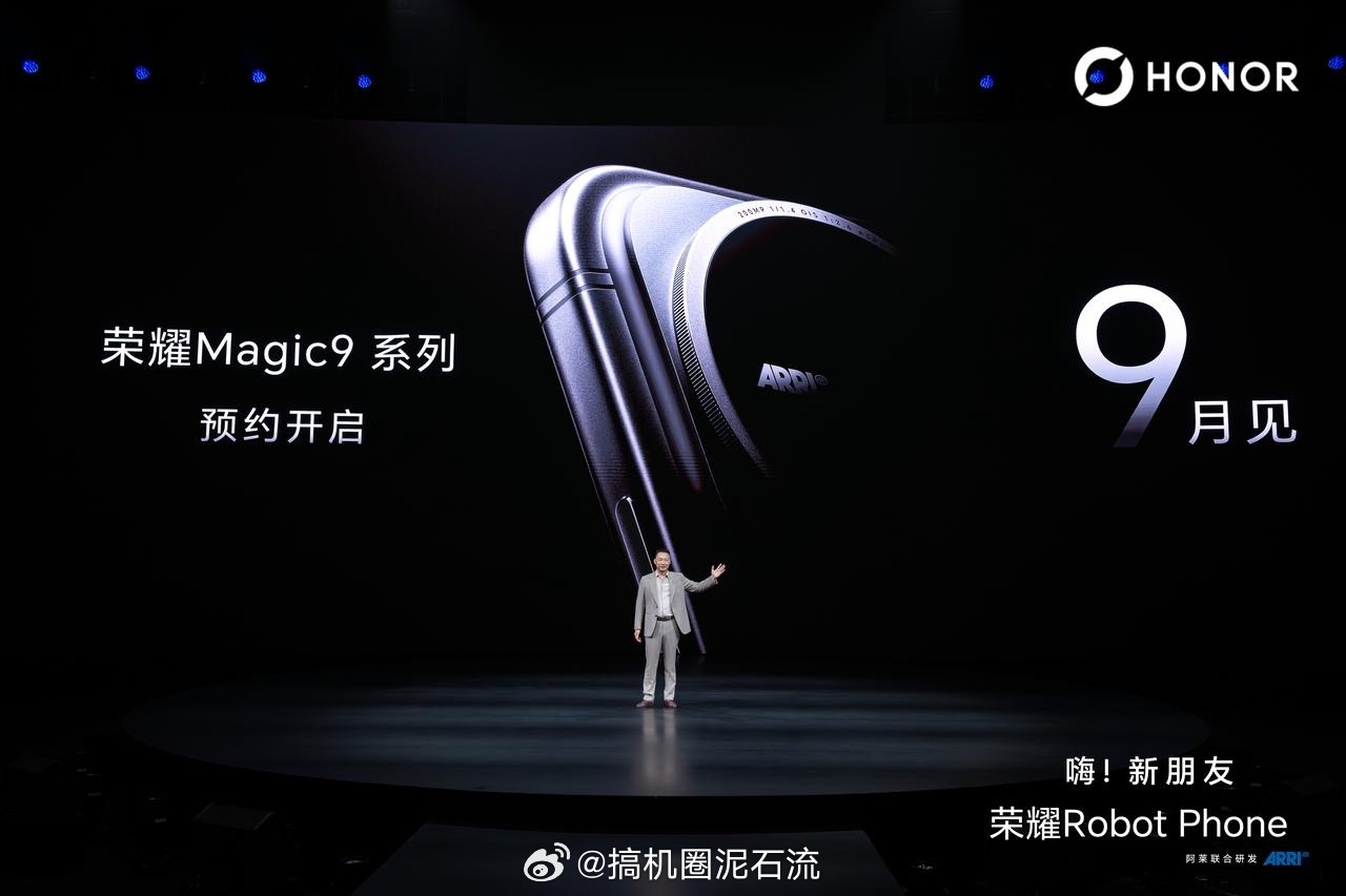 荣耀Robot Phone代表着荣耀敢于打破常规，探索AI终端未来的决心，它不是