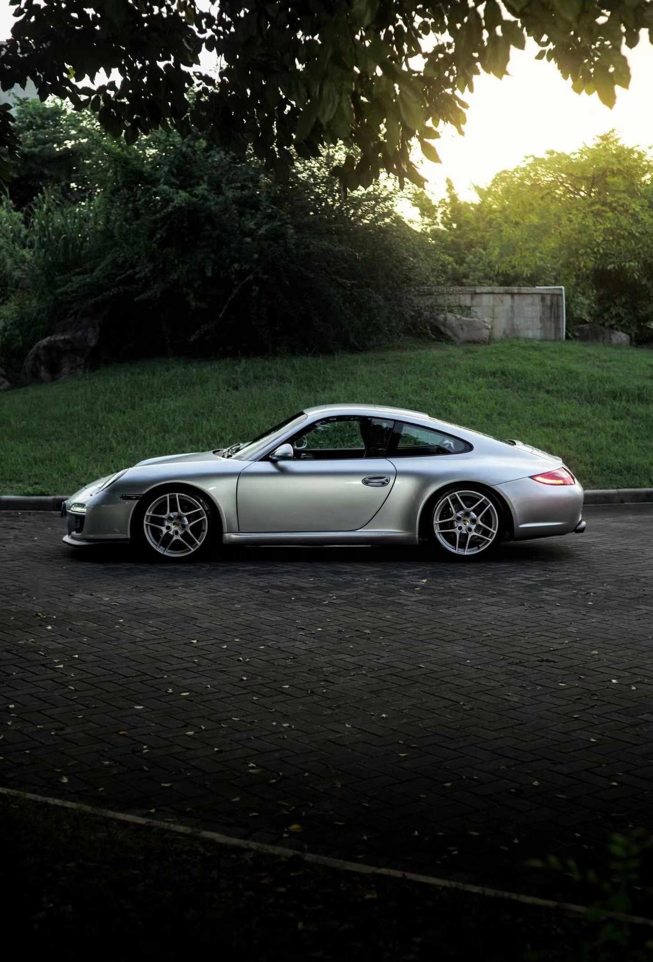 997.2  Carrera S 最经典配色 银外黑内
2011年 原版车况
	