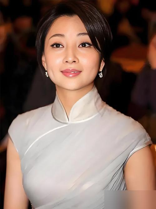 你以为张丰毅一句说人话，是在教殷桃演戏？
我告诉你，他是在救整个剧组的KPI。