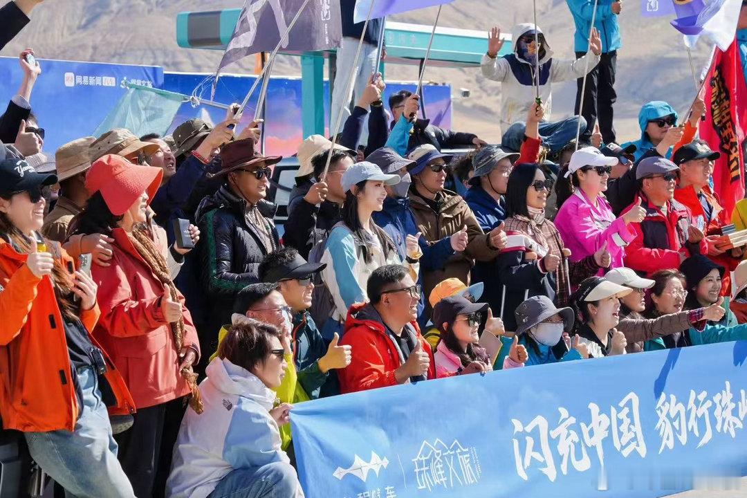 比亚迪【闪充站登珠峰，方程豹为热爱抵云端】攀越天地之限，当海拔4200米的珠峰小