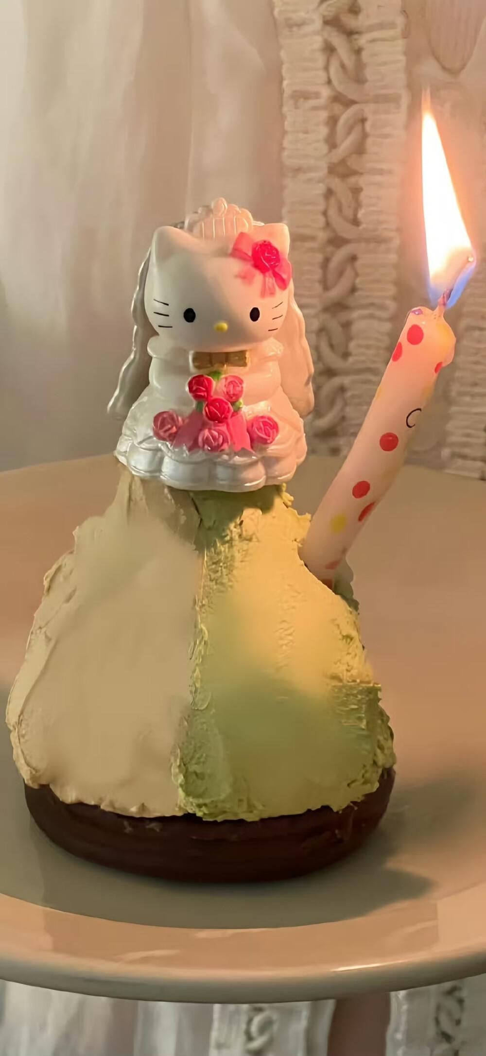 对狮子座来说，面子大过天。吵架时可以占理不让，但只要你给个台阶，TA立马借坡下驴