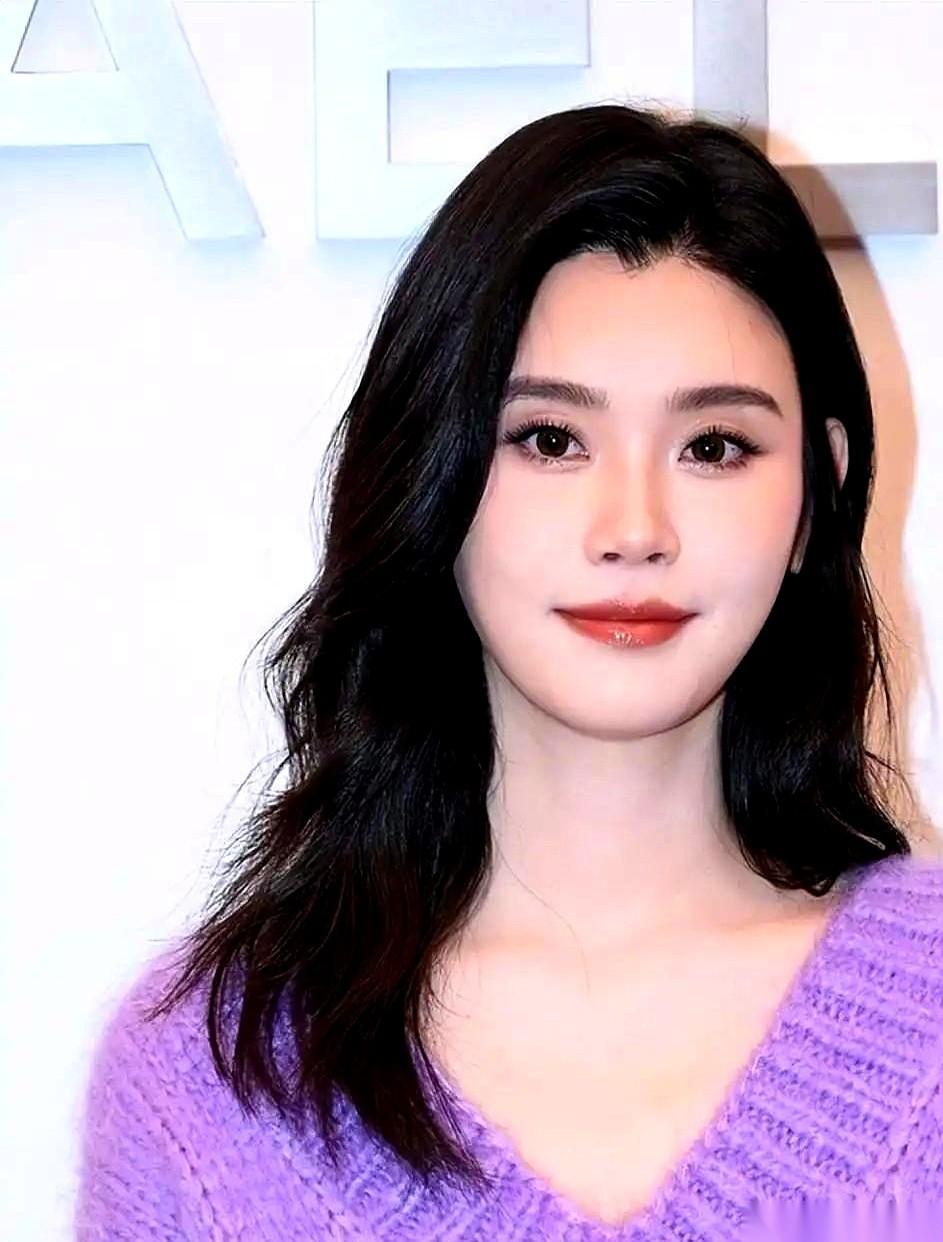 她回来了！生完二胎，奚梦瑶一脚踏上秤，数字像打脸一样跳到140斤。媒体镜头追着她