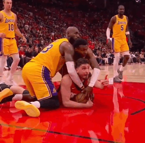 “父子齐心，其利断京”！一场恶战！詹姆斯拼尽全力，为自己，为儿子，为球队。
今天