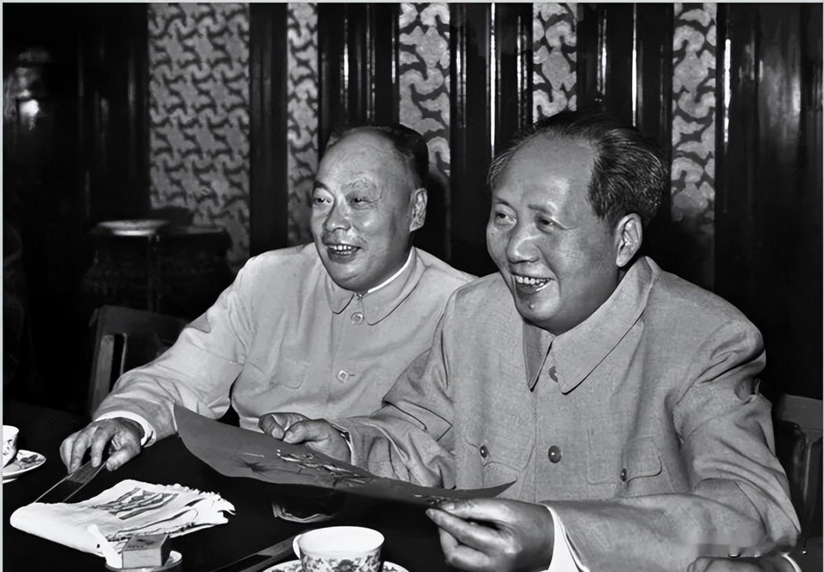 1948年底，西柏坡的寒夜里，毛主席与陈毅谈话时明确嘱托：“上海解放了，你就去当
