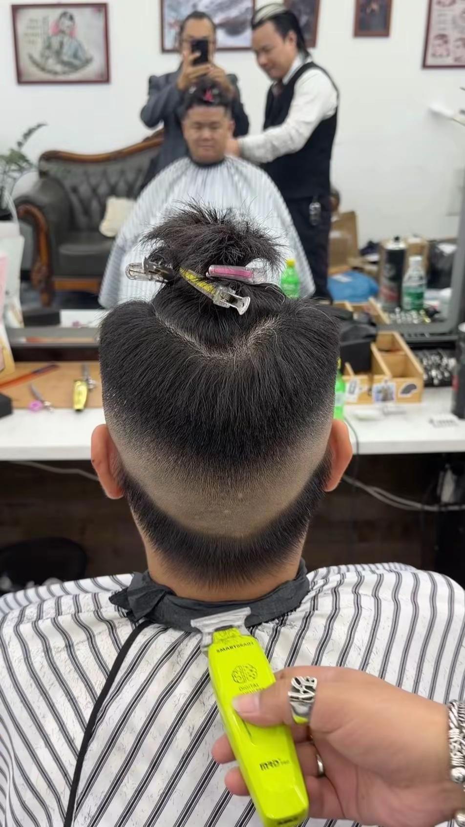 三分靠天赋 七分靠努力 有追求 就会有上进 做自己最想做的事男士发型 男士渐变教