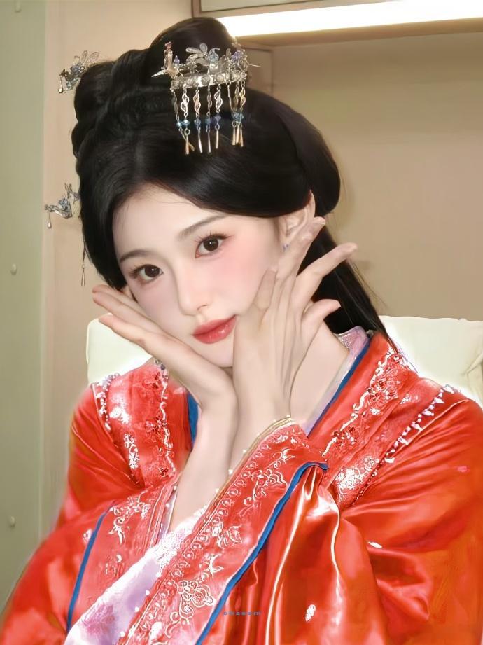 孔雪儿你让我害怕孔雪儿李雁回美强惨孔雪儿演的李雁回反差感直击人心，从前爱笑眼里有