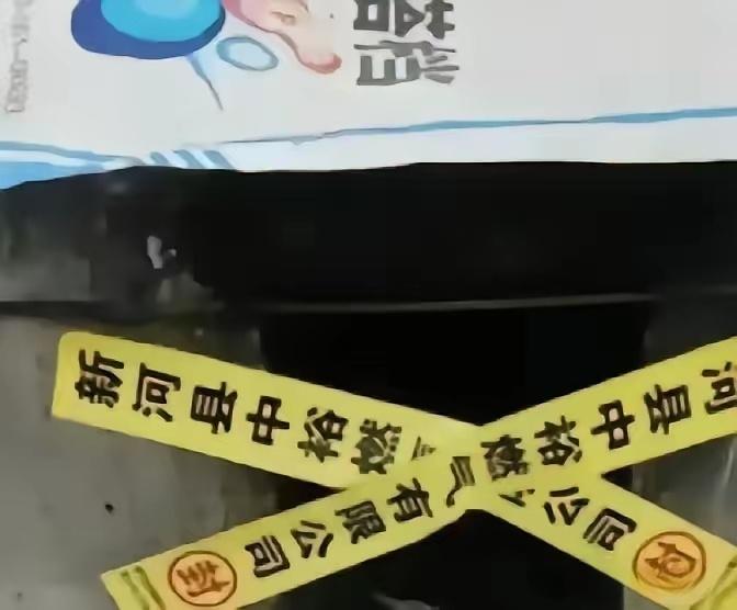 河北新河的老张，大半辈子都守着自家那口柴火灶。手里还捏着锅铲，灶膛里火苗窜得正欢