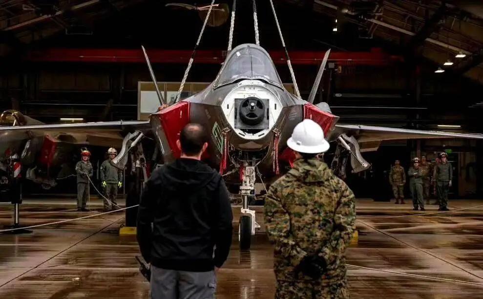 美国空军最近传出消息，正在考虑采购一批全新的F-16，还给了个新编号F-16G。