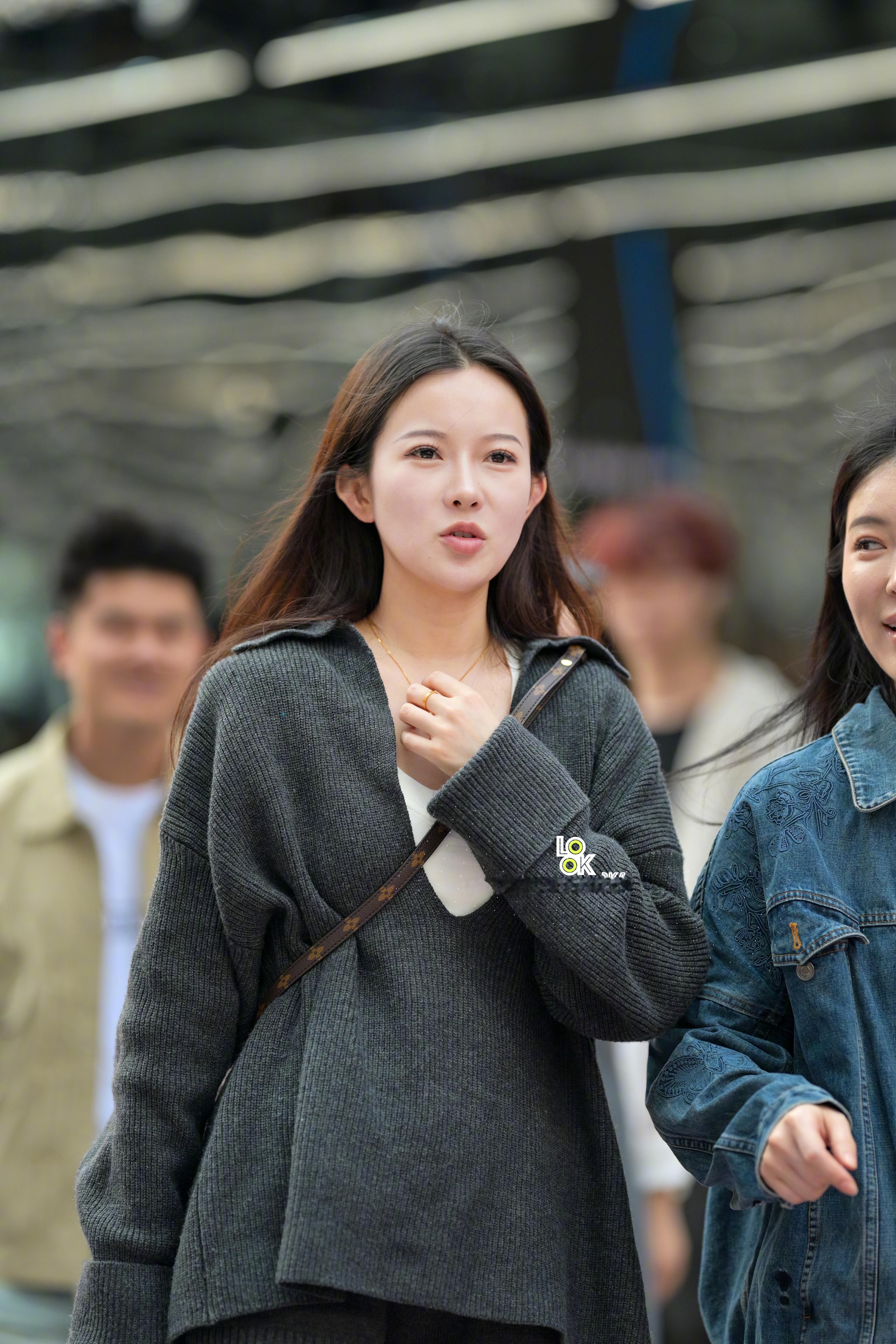 好像我一个朋友！16年经常在我微博出现你们觉得像谁？ 