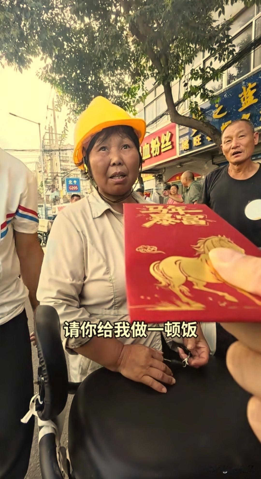 出租屋破旧不堪，丧子之痛藏心底，这位打工阿姨凭淳朴打动千万人

江苏一位博主在劳