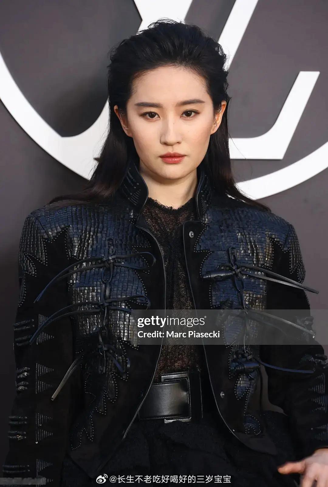#刘亦菲Lisa撞衫#根本不是一个级别的刘亦菲lv怼脸照都能扛住，这个状态是真的