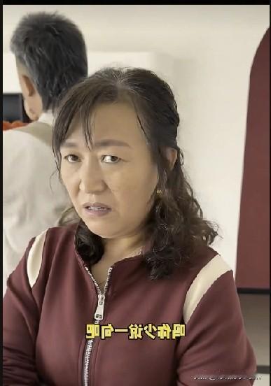 小乡村的故事！
    这下 佟小喵，这边可有热闹了。王金刚一个搅屎棍子不行，又