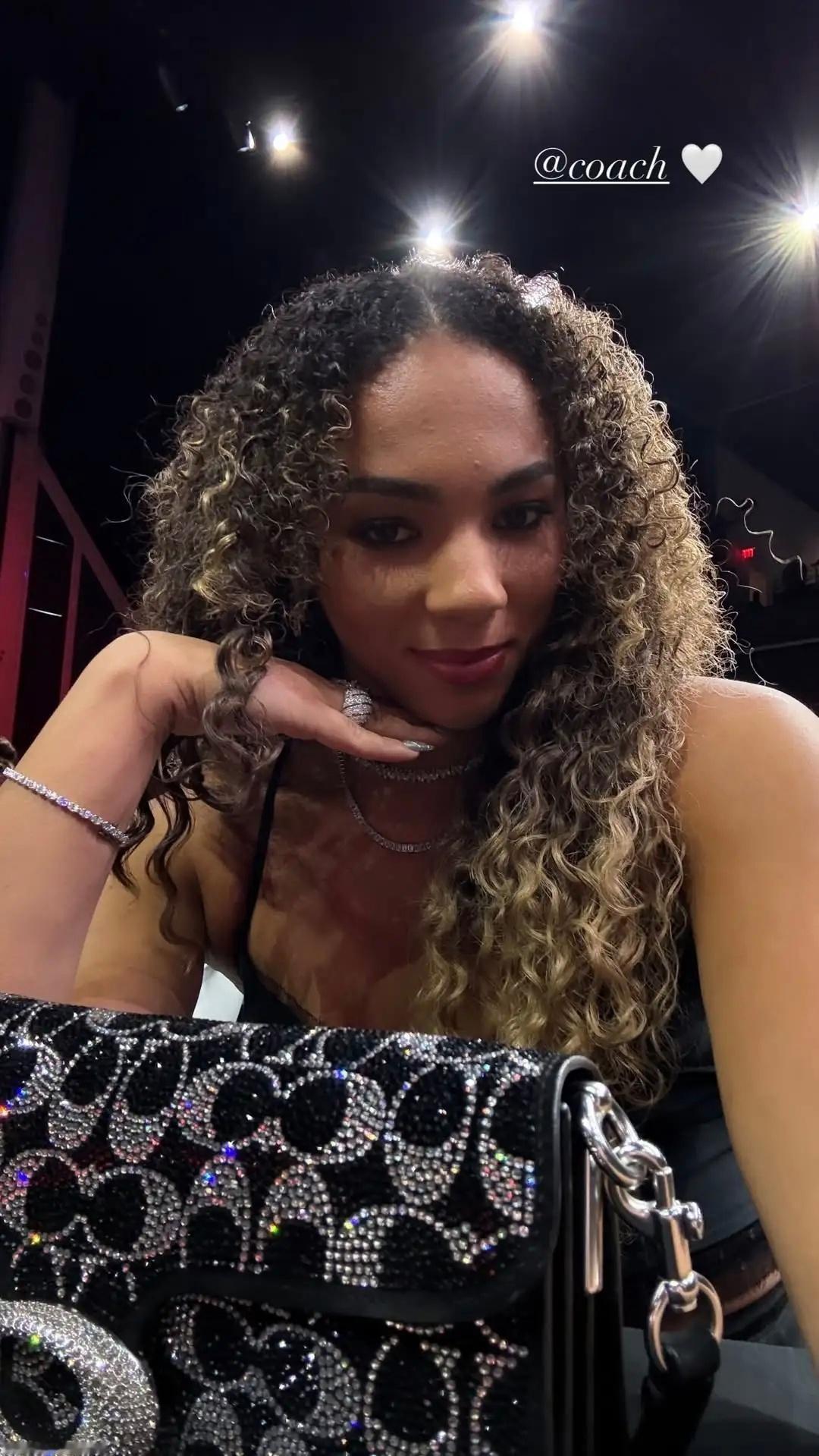 Kiki晒出与卡森华莱士在选秀大会上的合照~雷霆连续三个赛季西部第一nba西部季