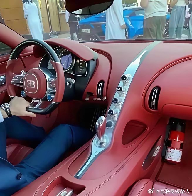 这么贵的豪车，怎么连块大屏都没有？ 