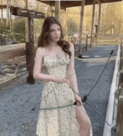 图一：小姐姐的力气，竟然这么大吗？
图二：只有勇敢的人，才敢去拍这样的照片吧？