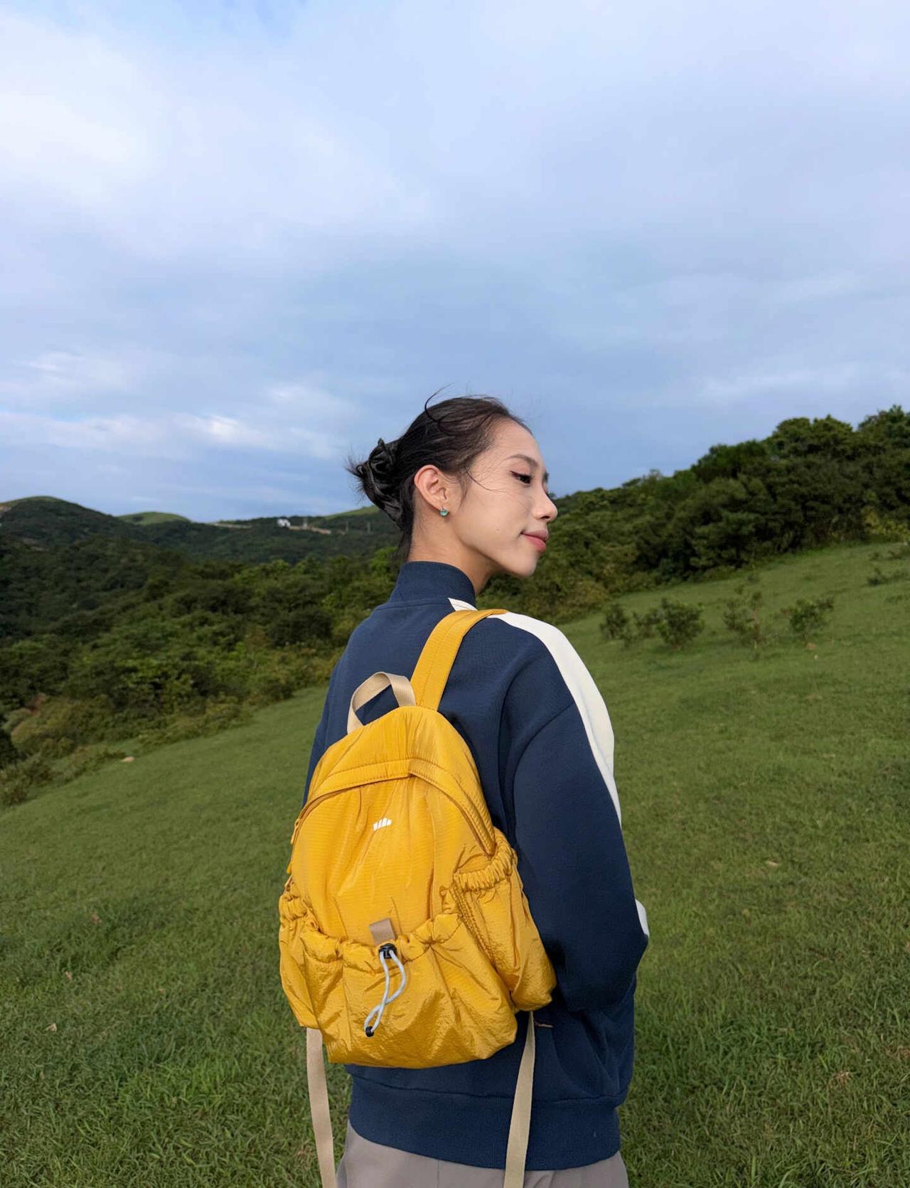 福州大姆山徒步｜轻量背包，奔赴山野一个就够
来大姆山草场徒步，一头扎进开阔山野里