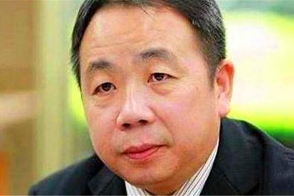 日本参议员石平太郎9日出席印太战略智库研讨会，台湾地区新党副秘书长游智彬手持汉奸