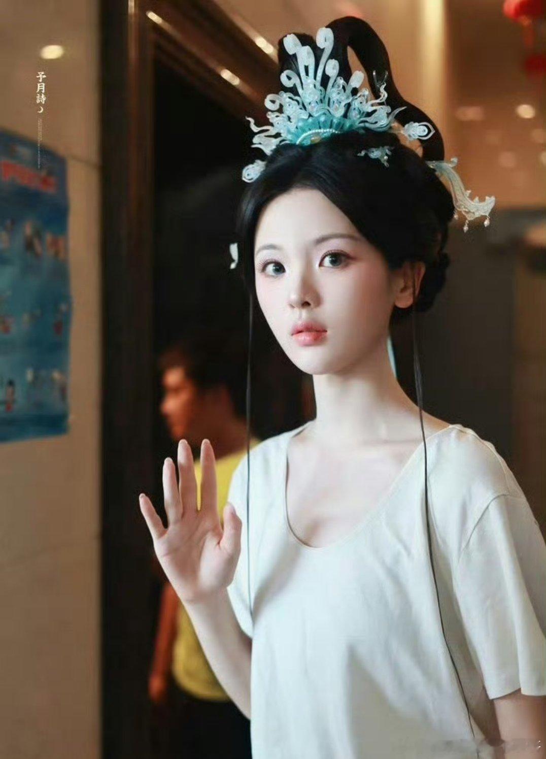 杨超越《峨眉》出妆路透，很仙女