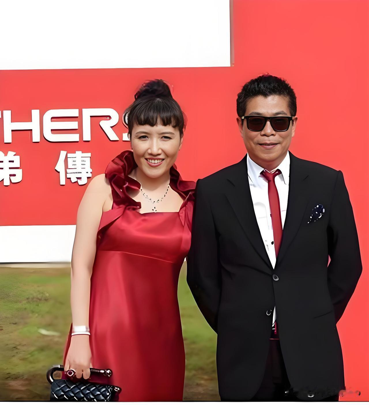 华谊塌房，最绝的是一直在暗地里“看戏”的王中军的原配老婆——刘晓梅

王中军躲得