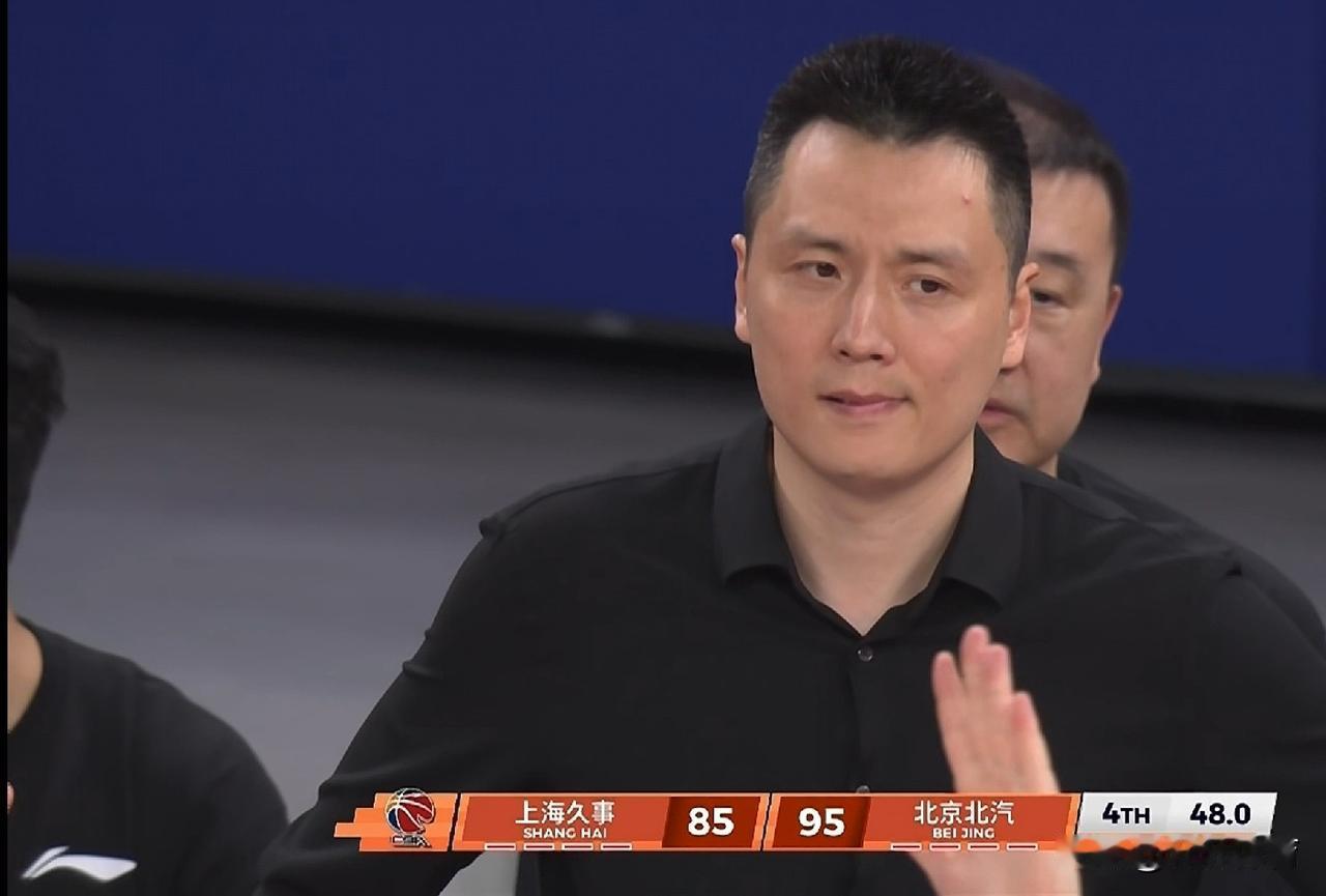 北京男篮在CBA半决赛G2的比赛中，用14-9的三分球终结了上海男篮的26连胜，