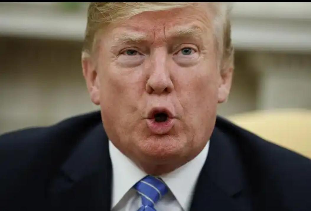 俄罗斯连塔网12月11日披露，特朗普特大嘴因管不住自己的嘴，自曝了美国潜伏克里姆