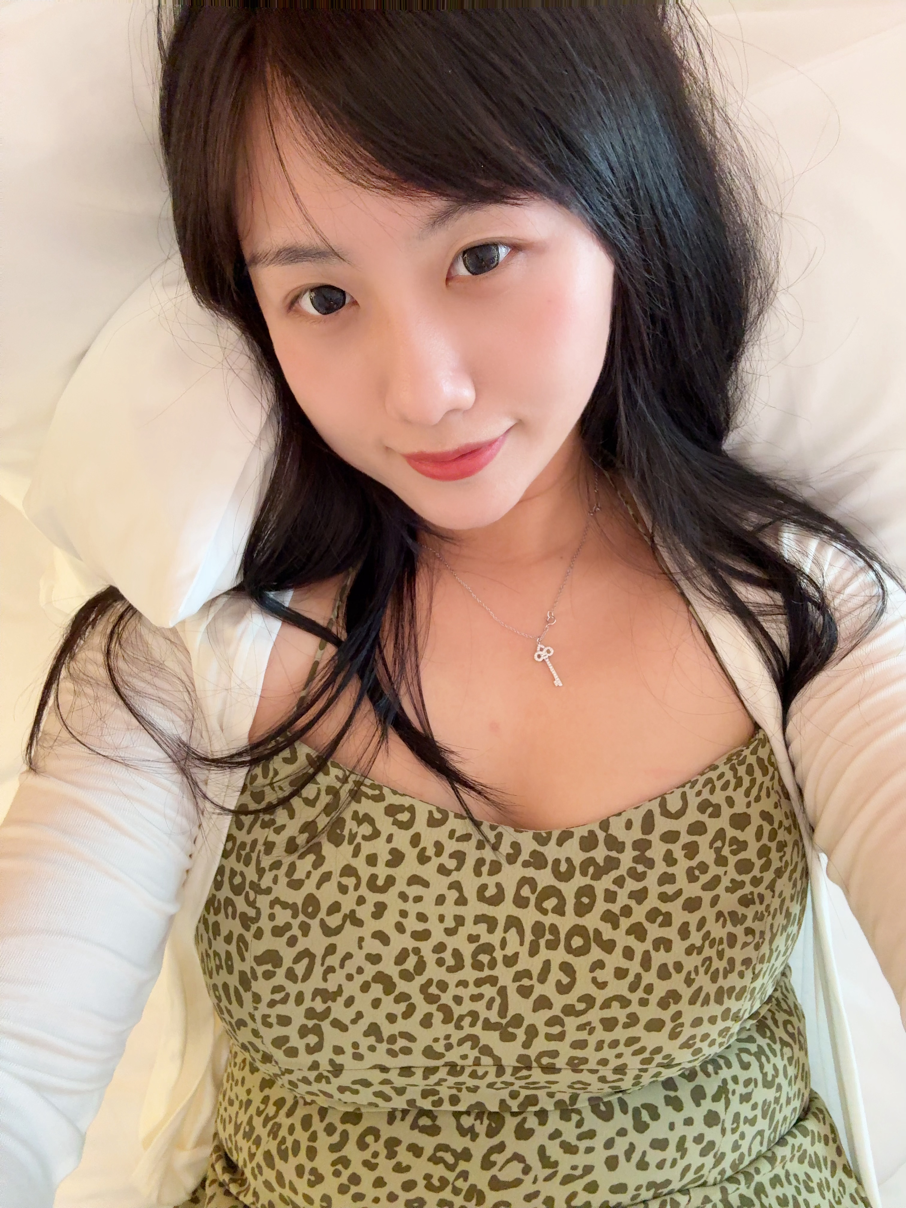 还不如一个人出差 还自由自在[淡淡的]  ​​​