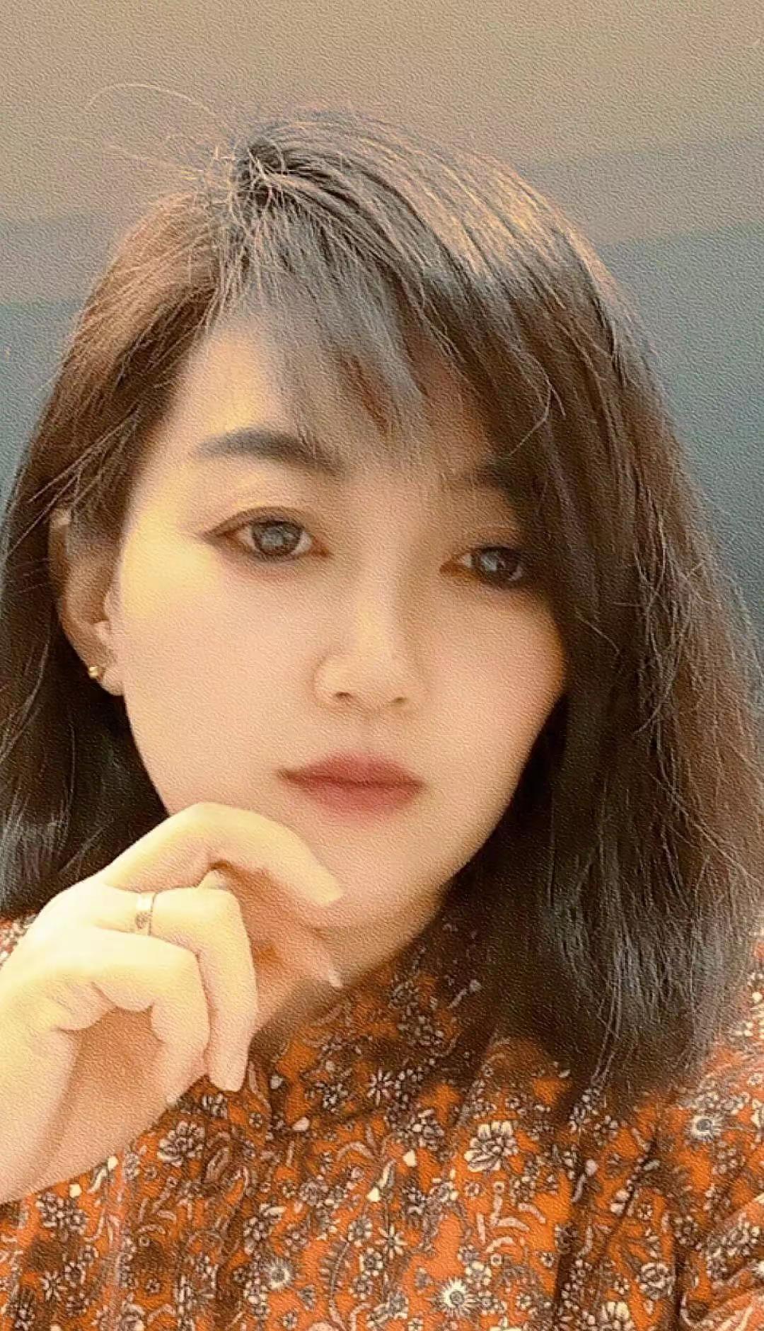 小小的圈子，淡淡的生活， 年纪到了已经没有兴趣争辩什么。现在的态度，更多是想躲，