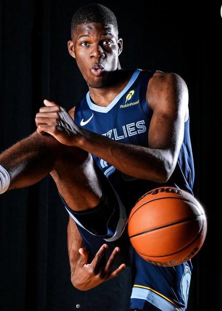 灰熊新秀考沃德本赛季三场比赛数据，这表现真香啊，绝对水不了！27 PTS — 6