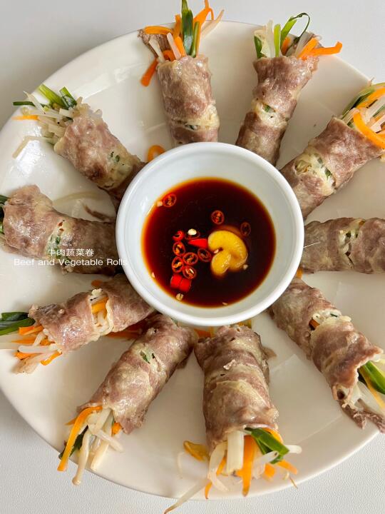 牛肉有吧？蔬菜有吧？那就一起卷起来吧～🙆‍♀️