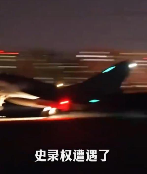 在自己地盘，居然还有外国军机敢用雷达照射歼-10C，空军王牌飞行员“以牙还牙”，