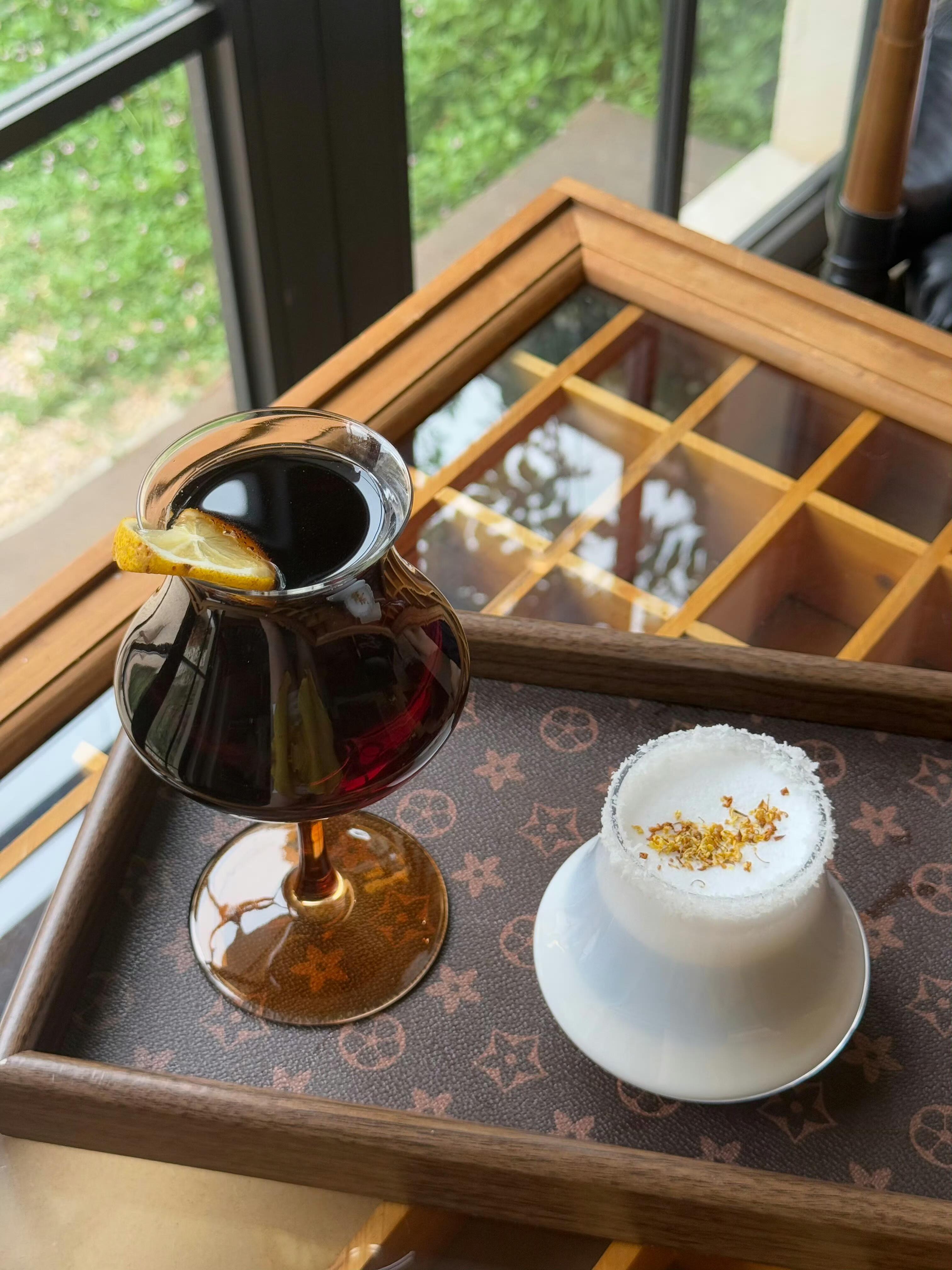 允许一切如常,拥有什么都不做的自由。 