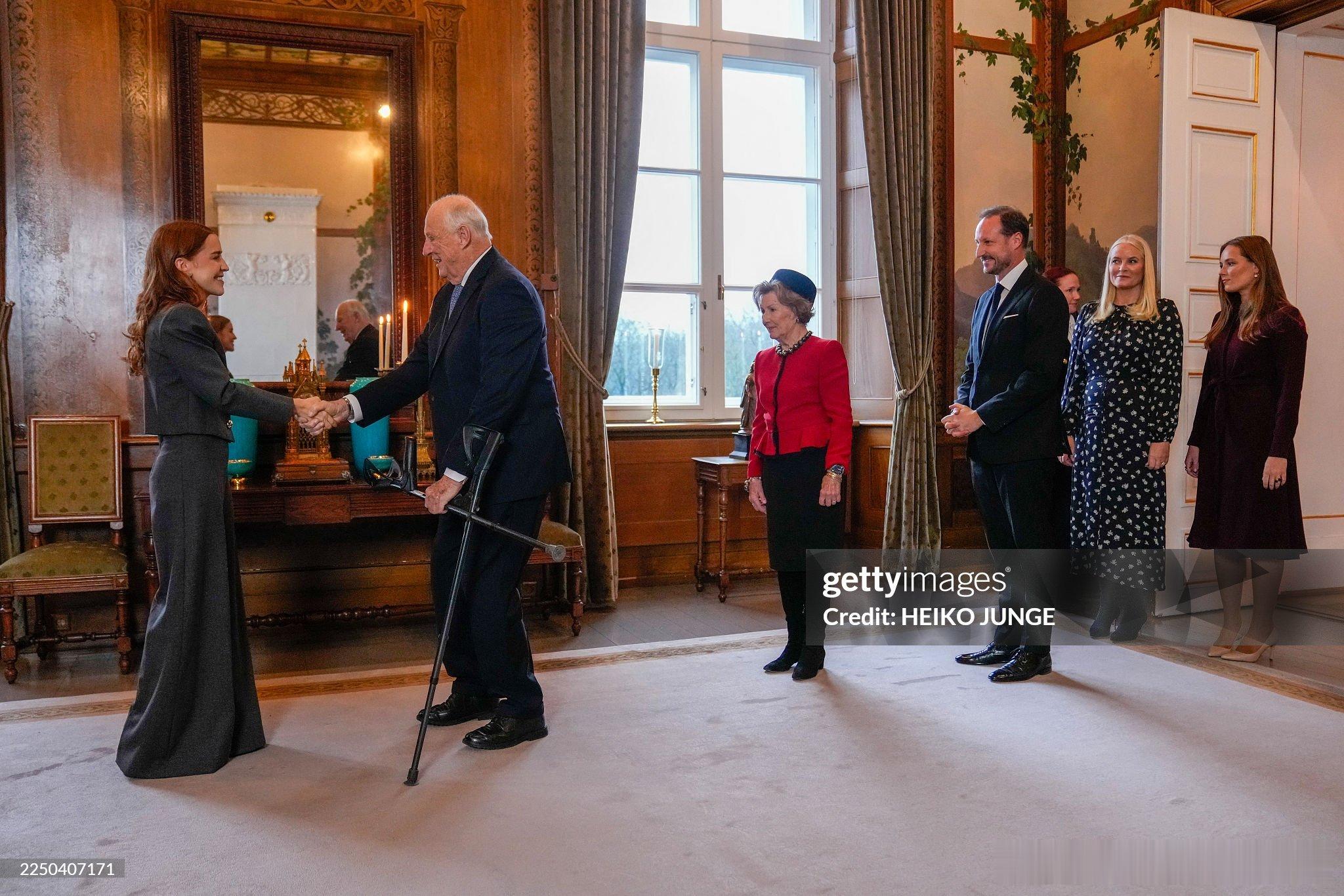 新闻 2025.12.10 挪威王室成员接见今年的诺贝尔和平奖得主（今年的获奖者