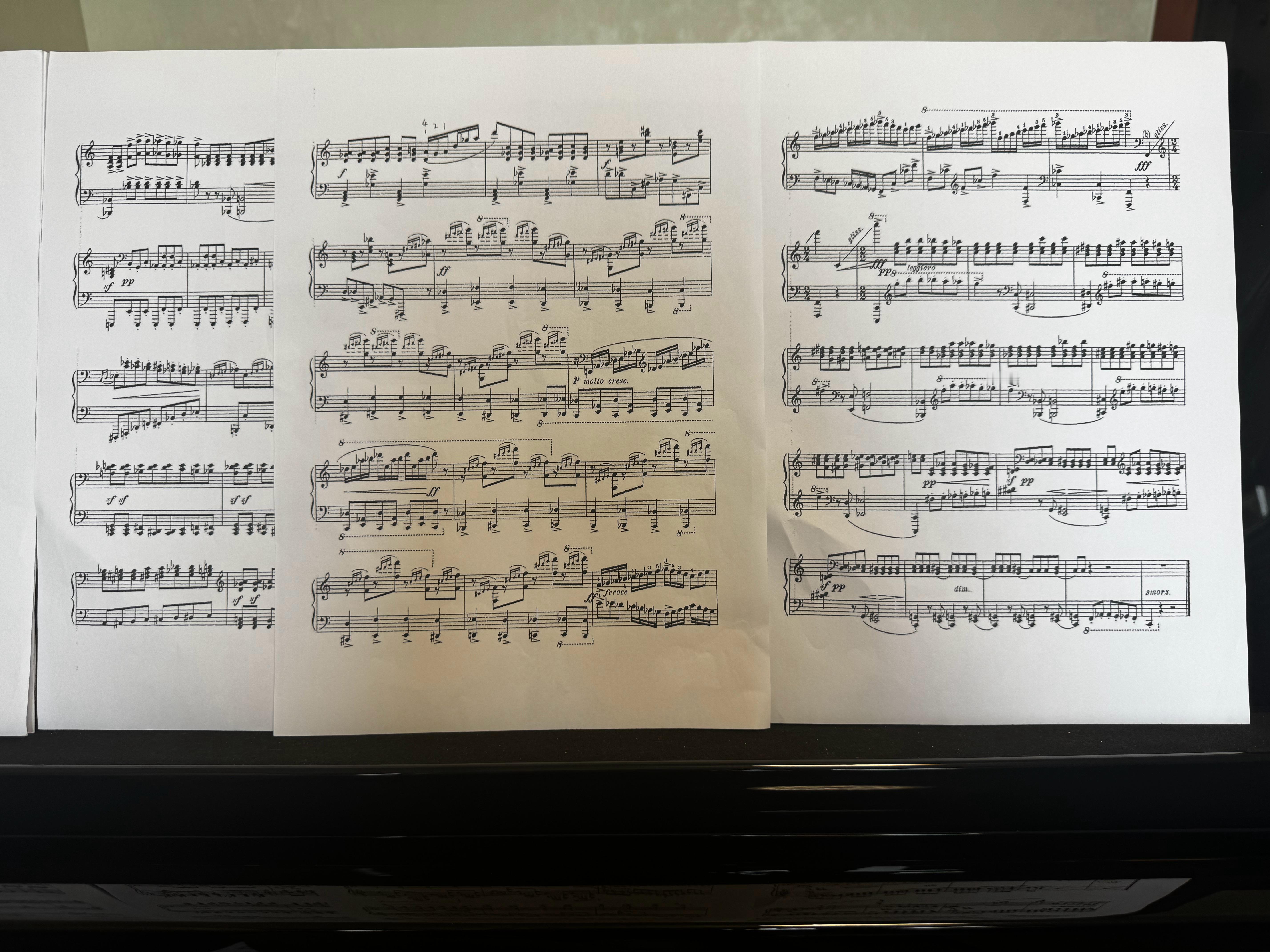 一打开琴🎹就开始托卡塔最后两页练不动了，太麻烦了🫯怎么写出来的这个谱子都给我