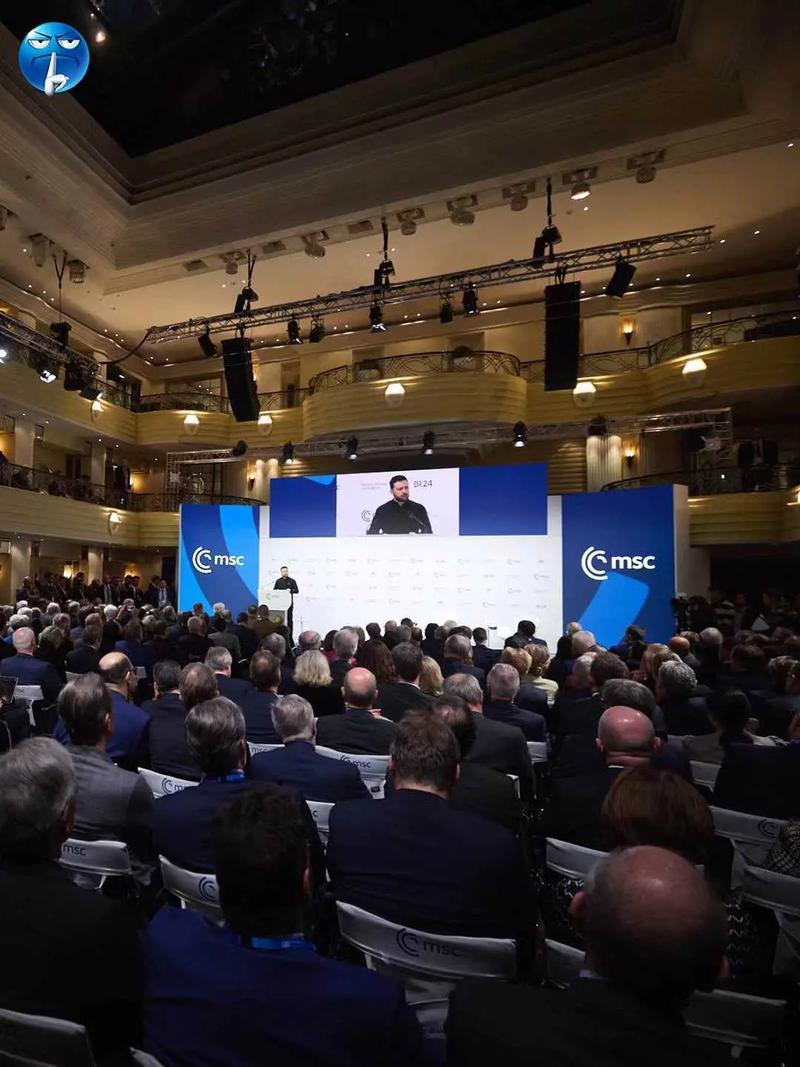 泽连斯基终于“转过弯”了，这转变还挺突然。
之前他抨击“中巴6点共识”，还拿着“