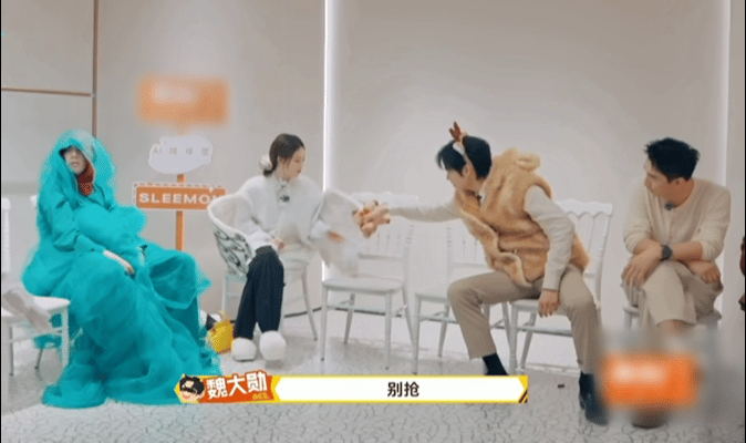 魏大勋你是懂职场技巧的 魏大勋真的把职场送礼玩明白了！给评委带的礼物藏满谐音梗，