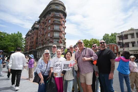 兵分两路。一路超爱新能源汽车的伙伴儿们开启上海车展二日游；另一路则组成...