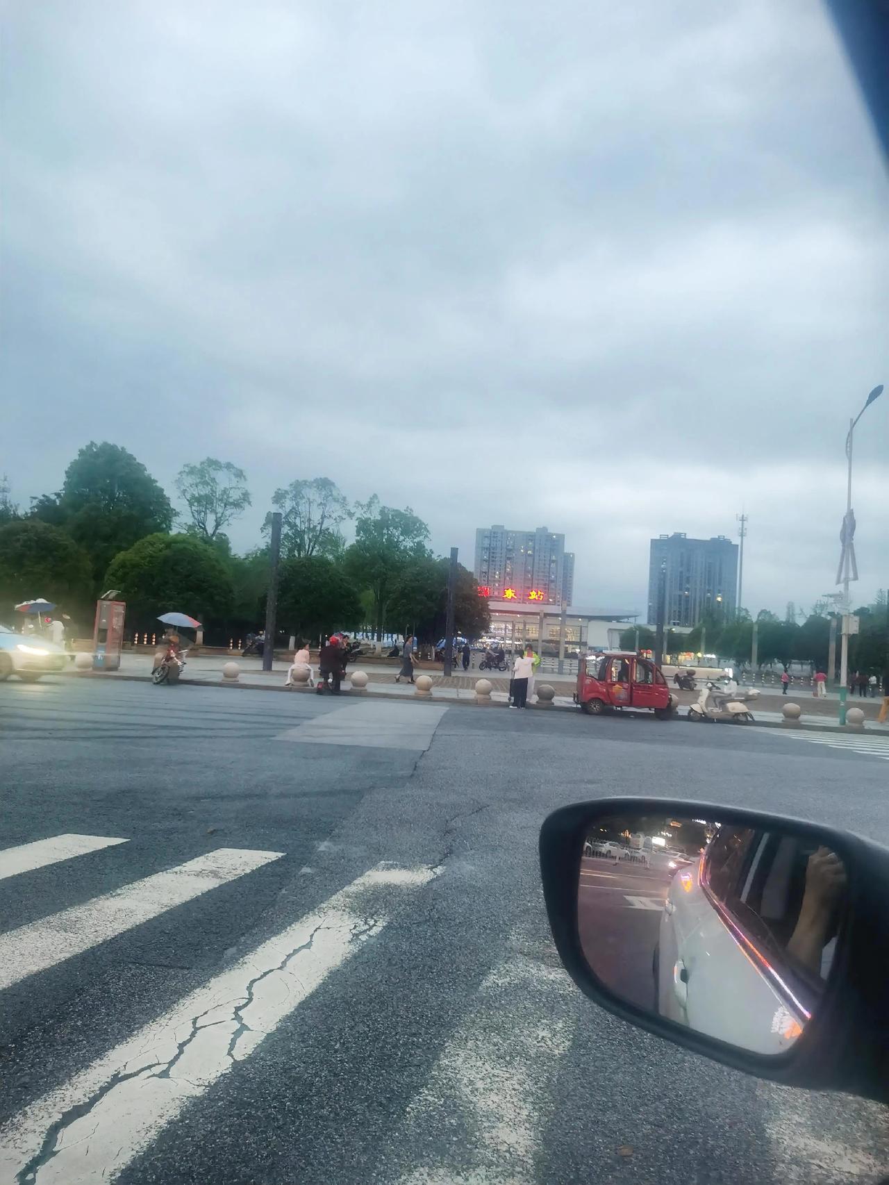 人生一辈子，越是争，心越累，越是怨，心越烦，越是恨心越气。

为难了别人也折磨了